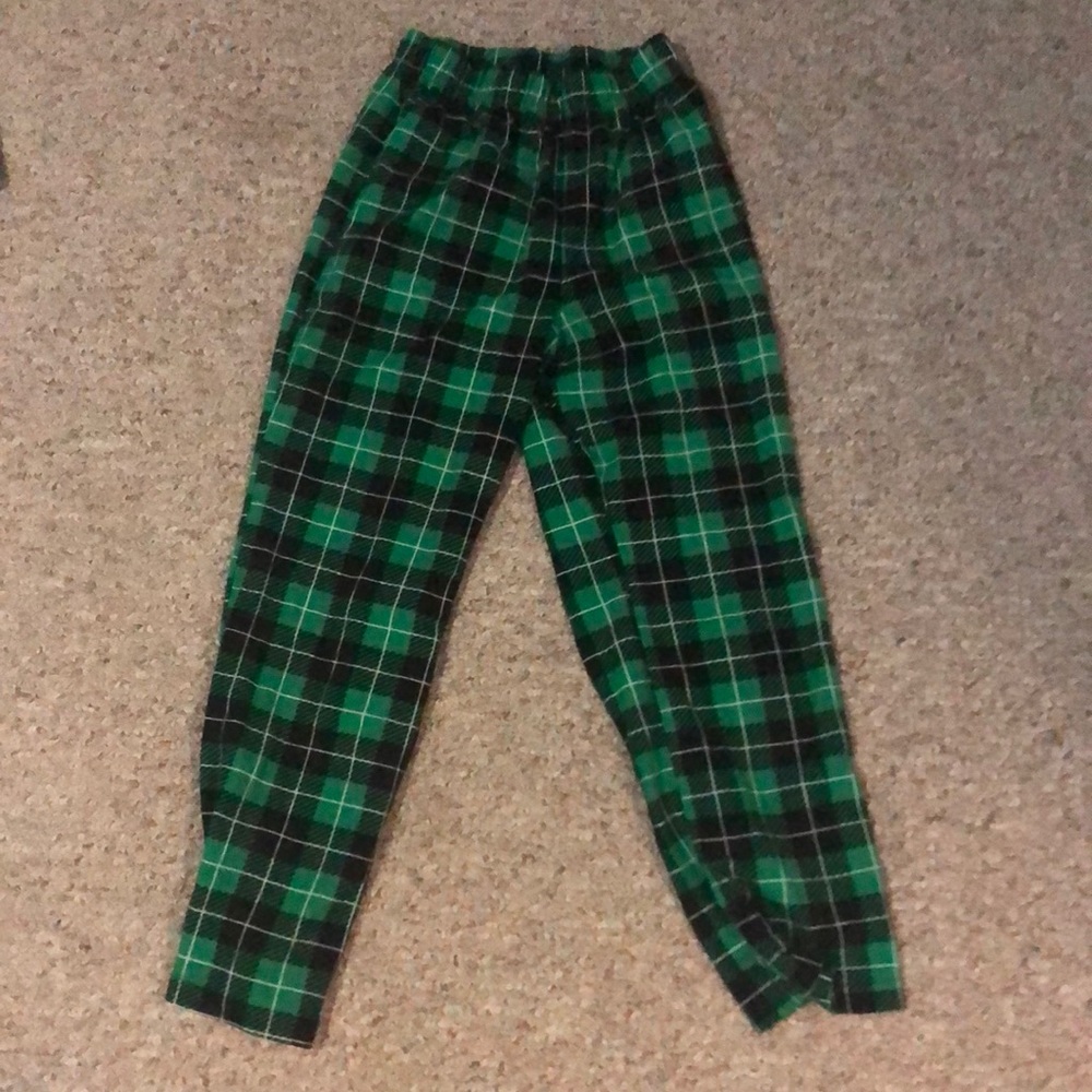 Cute green plaid sweatpants👀